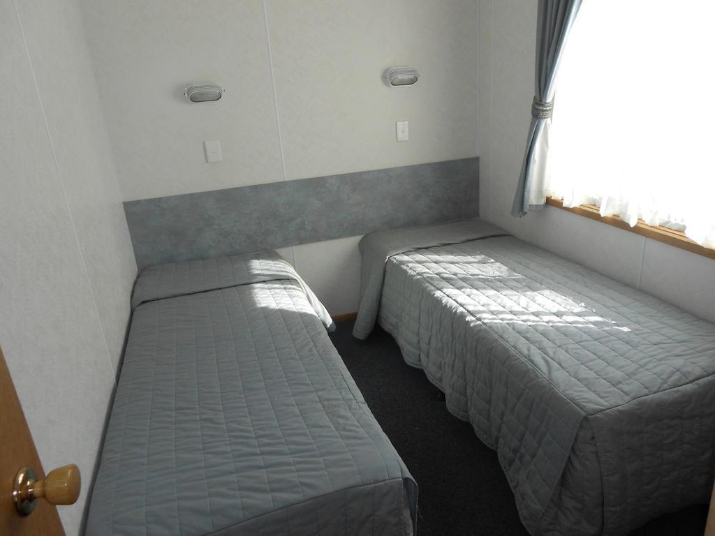 Wagga Wagga Beach Caravan Park Hotel Room photo