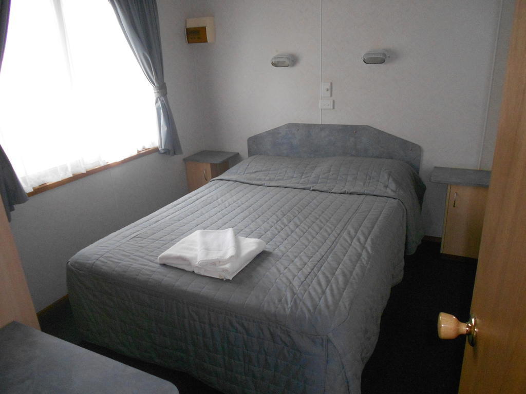 Wagga Wagga Beach Caravan Park Hotel Room photo