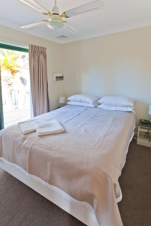 Wagga Wagga Beach Caravan Park Hotel Room photo